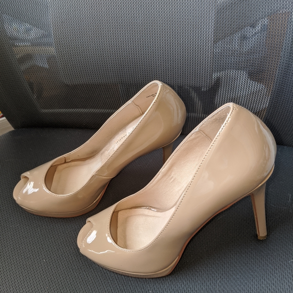 ALL MUST GO! Cream peep toe pump